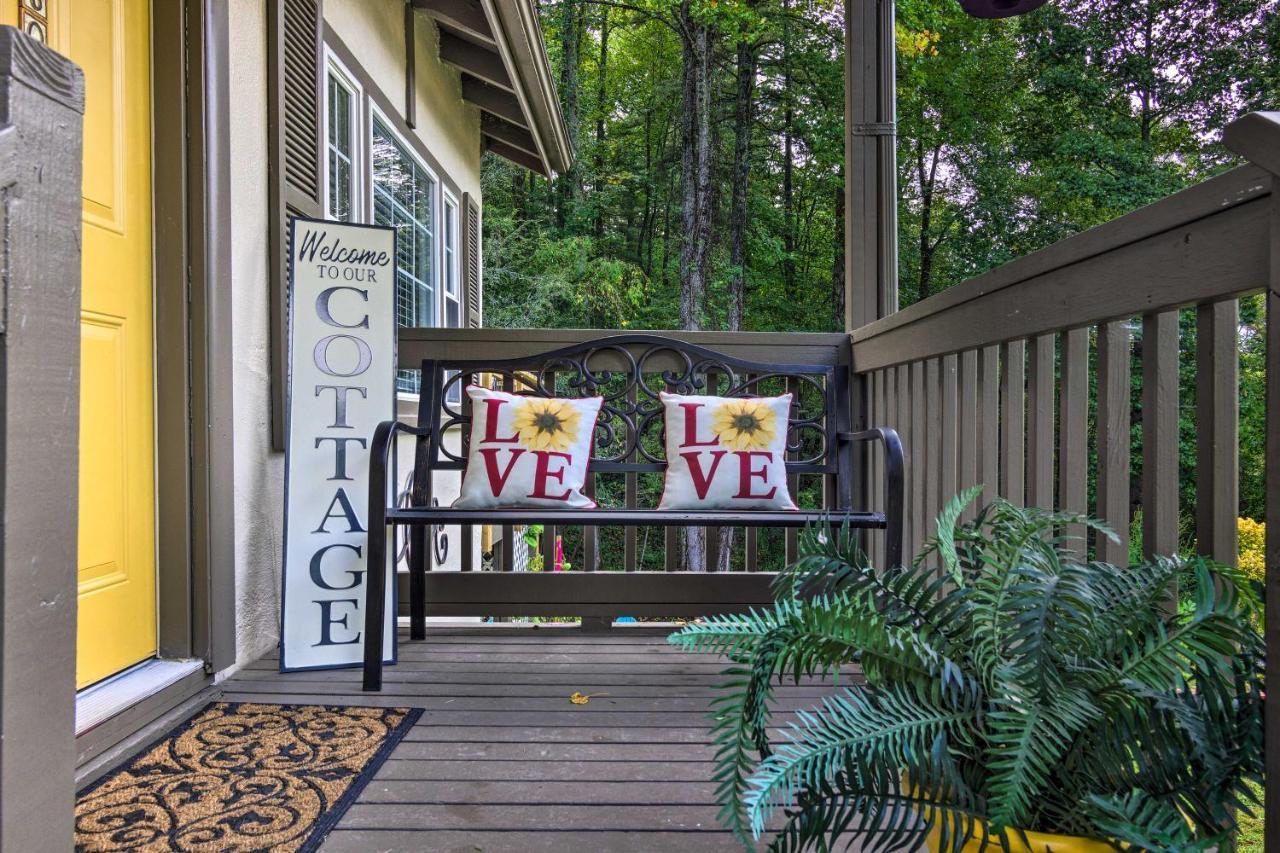 Shaw Creek Cottage With Fire Pit And Forest Views Гендерсонвілл Екстер'єр фото
