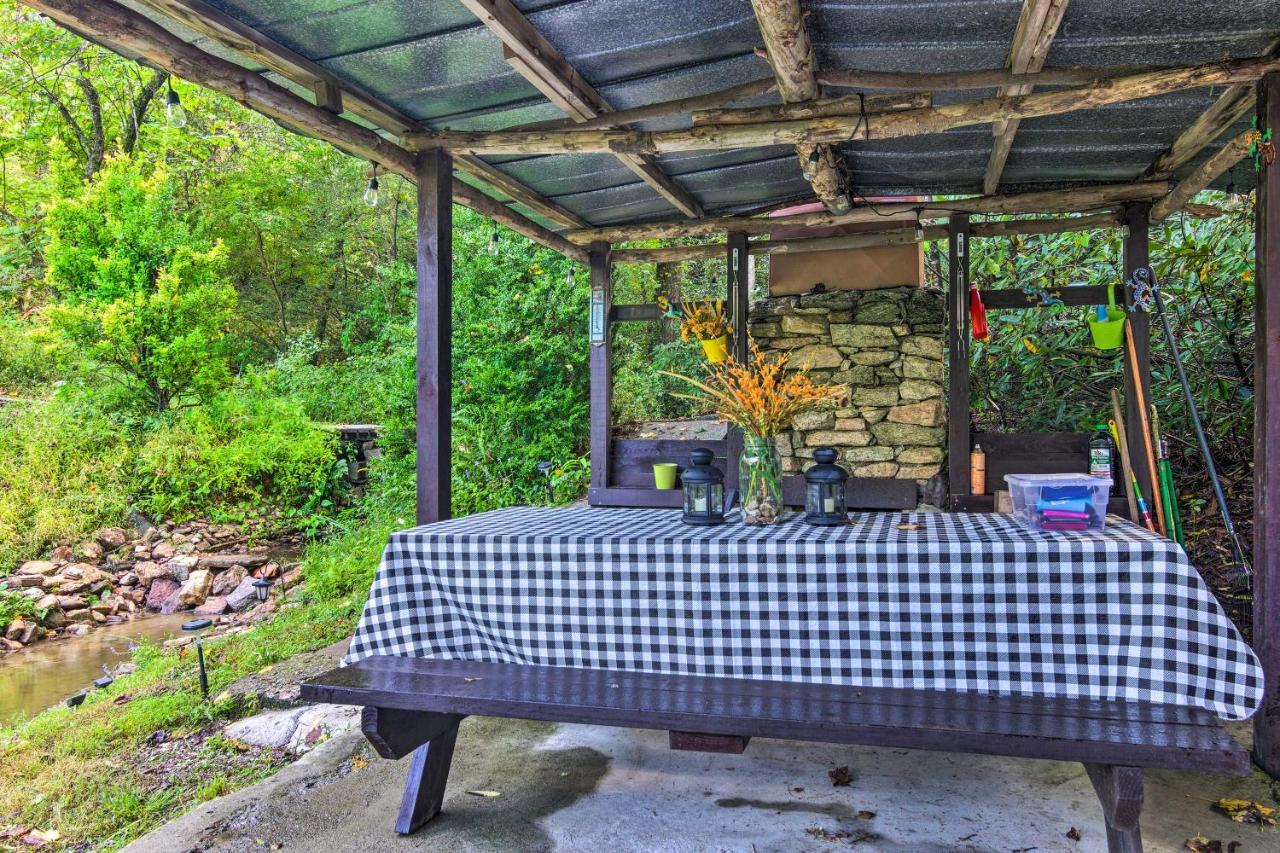 Shaw Creek Cottage With Fire Pit And Forest Views Гендерсонвілл Екстер'єр фото